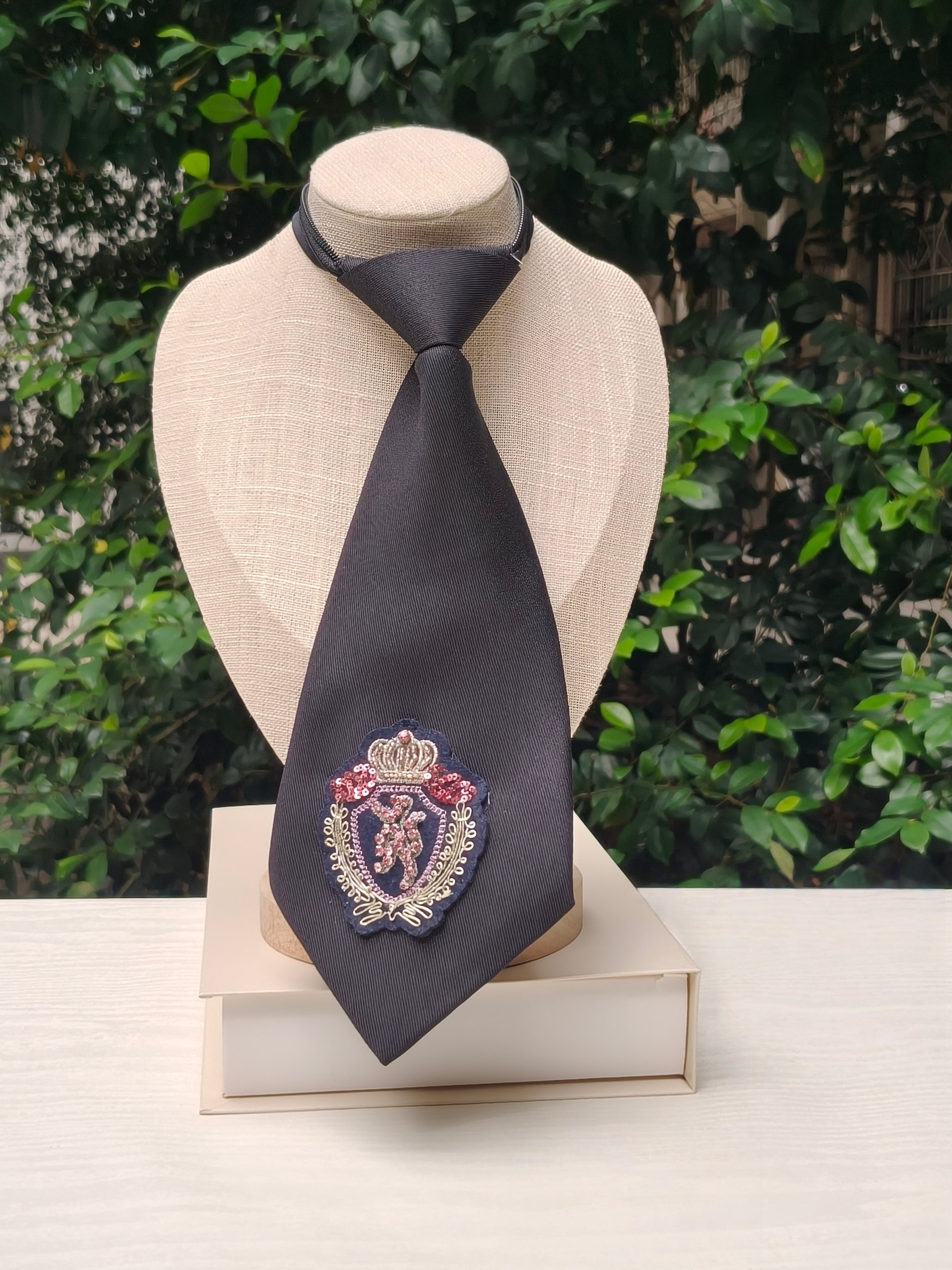 High-End Crown Badge Black Tie - огляд і ціна Women'S Formal Day Wear