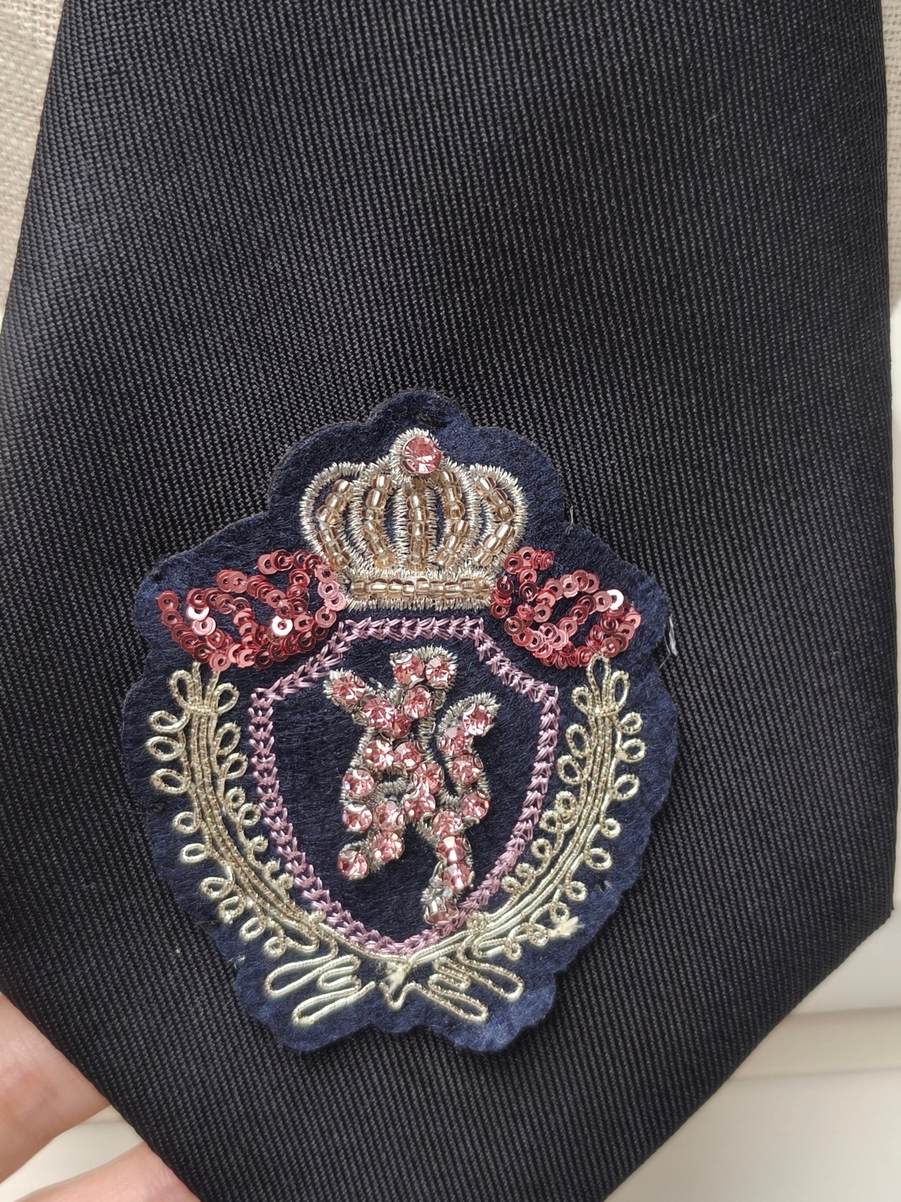 High-End Crown Badge Black Tie - огляд і ціна Women'S Formal Day Wear