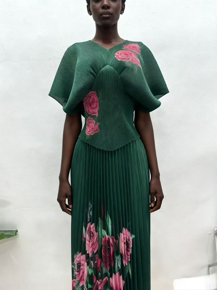 Miyake African V-neck Pleated  - огляд і ціна Pencil Skirt Midi